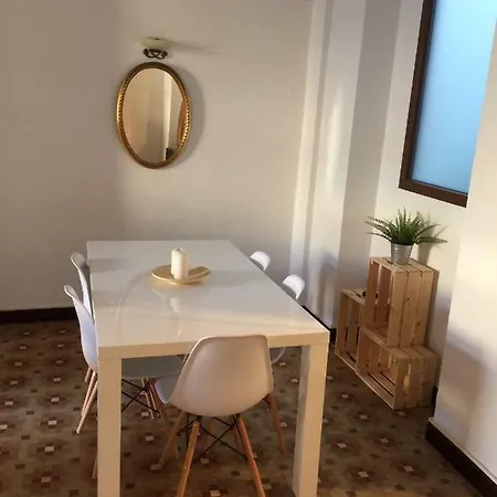 Luminous Attic Down Town 公寓