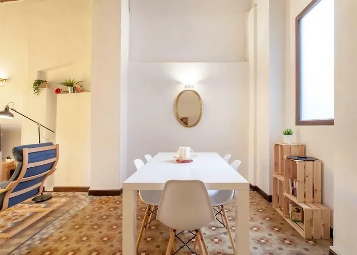 Luminous Attic Down Town Daire