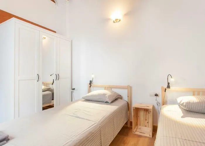 Daire Luminous Attic Down Town *