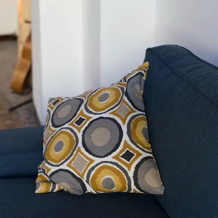 Luminous Attic Down Town アパート